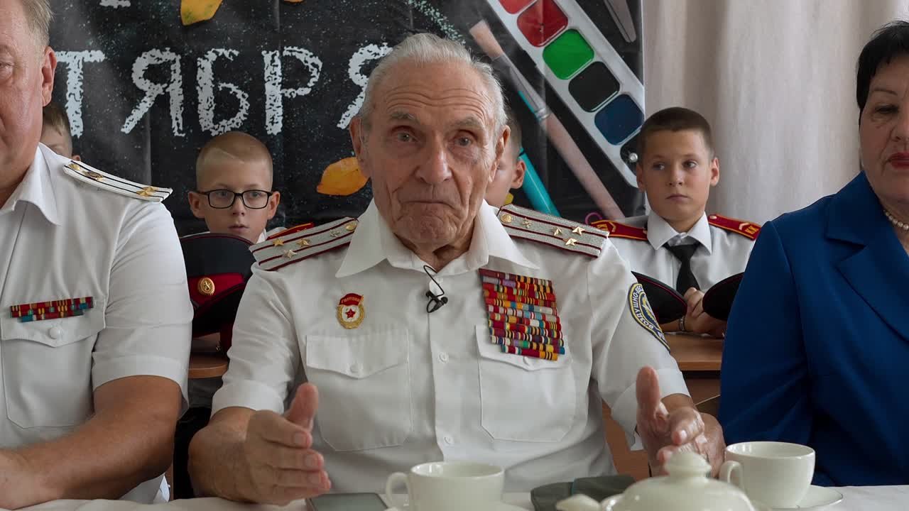 Превью фильма «Офицеры. Серия 1»